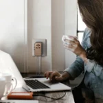 1-World 4-Port GaN Travel Charger 170W + USB-C Cable - Image 8